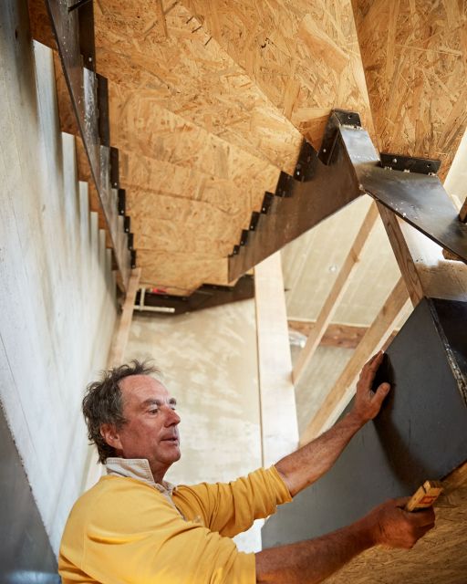 Anderl and Karl-Michael Friedinger in an interview for SeeMagazin Anderl Friedinger fortifies wooden stairs in shell