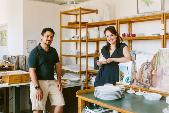 KPM Magazin 2021 MitarbeiterJosef & Anna bei KPM Berlin in der Werkstatt